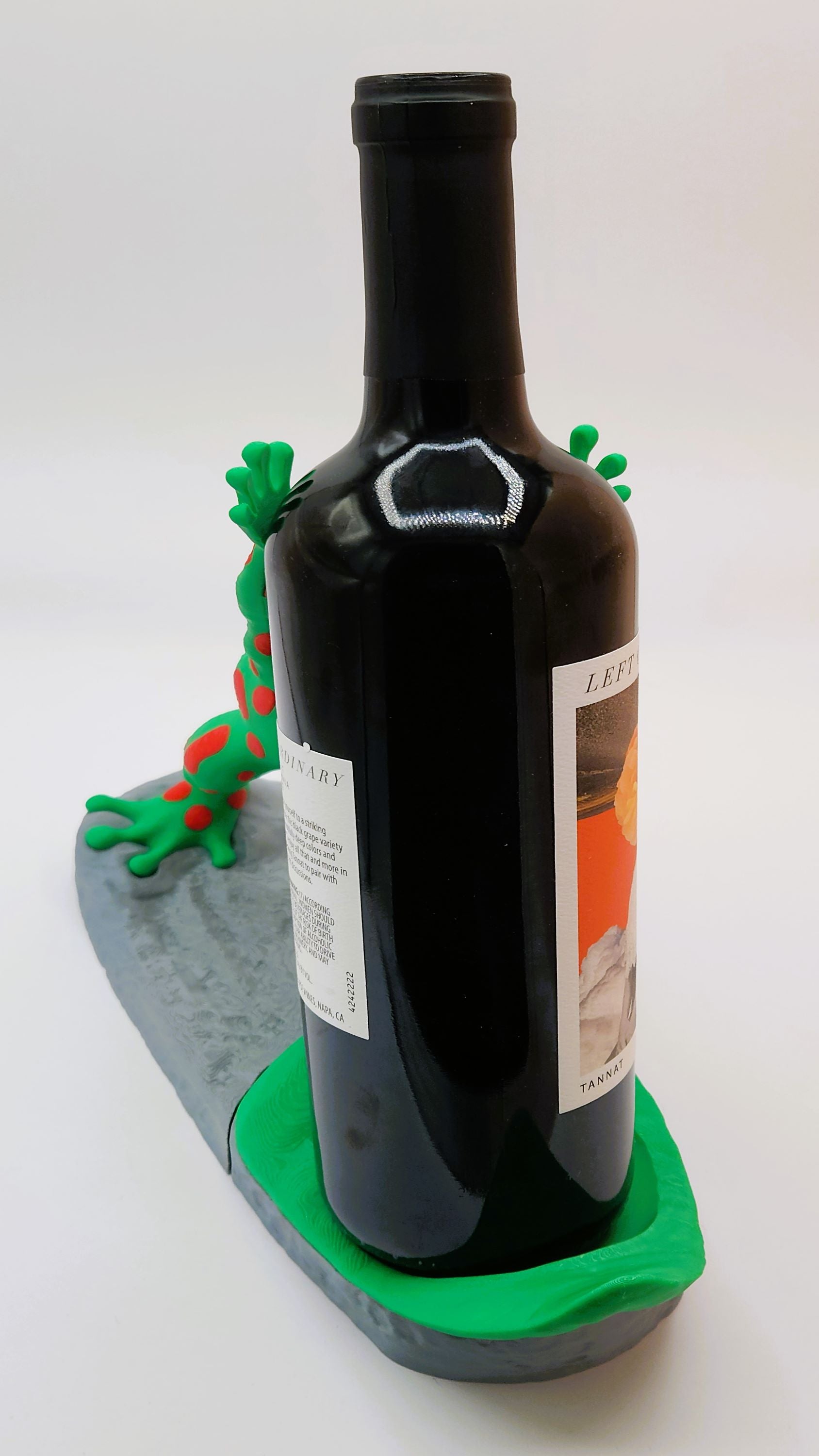 Ribbit Reserve: Frog Wine Bottle Display - Starzy Creations